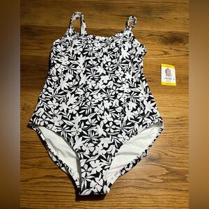 Lands’ End One-Piece Swimsuit Classic Fit Size Medium